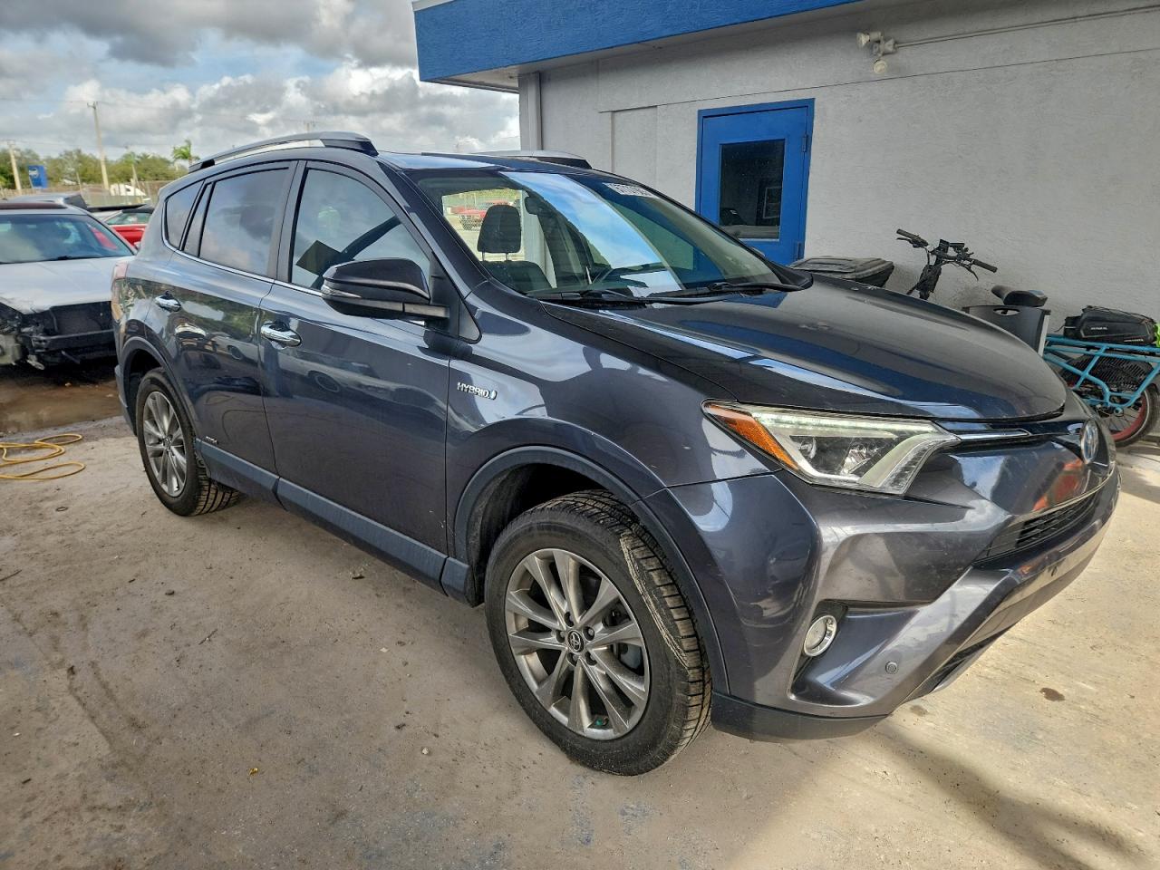 2016 TOYOTA RAV4 HV photo 4
