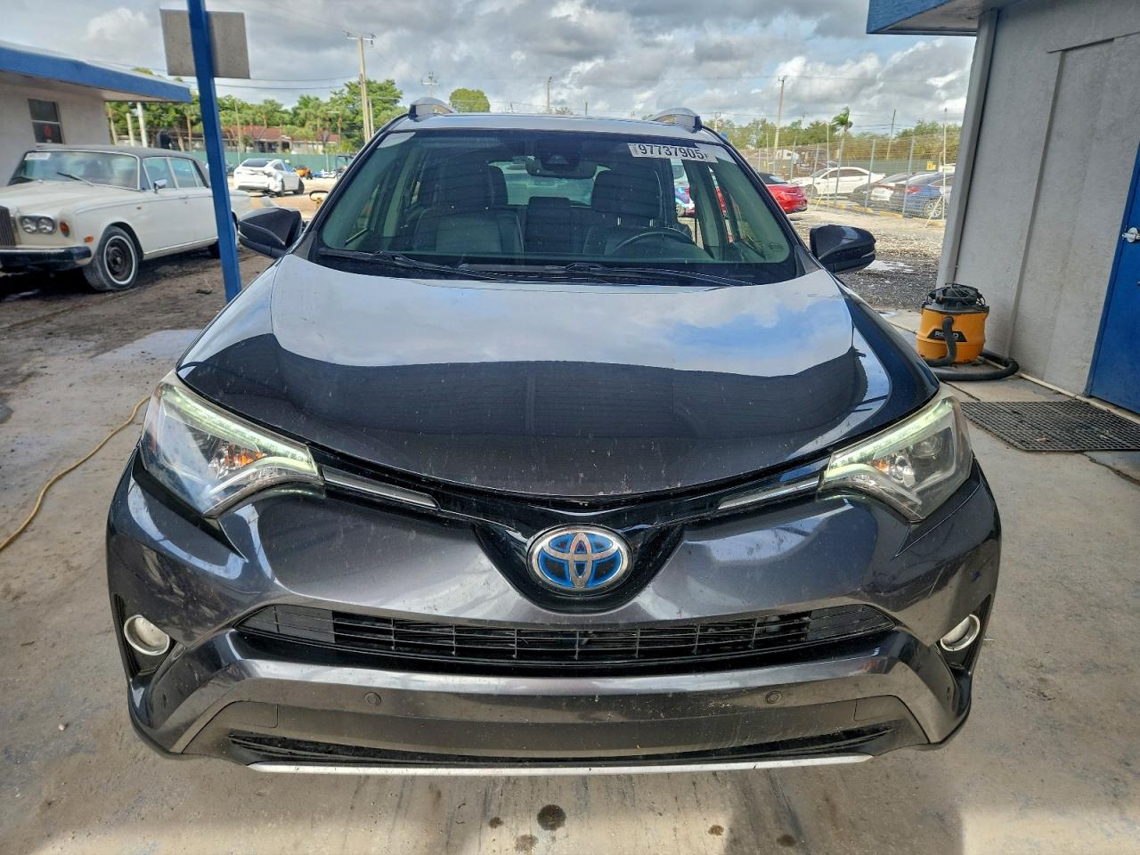 2016 TOYOTA RAV4 HV photo 5
