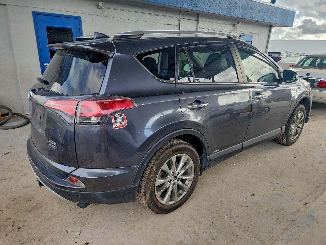 2016 TOYOTA RAV4 HV photo 3