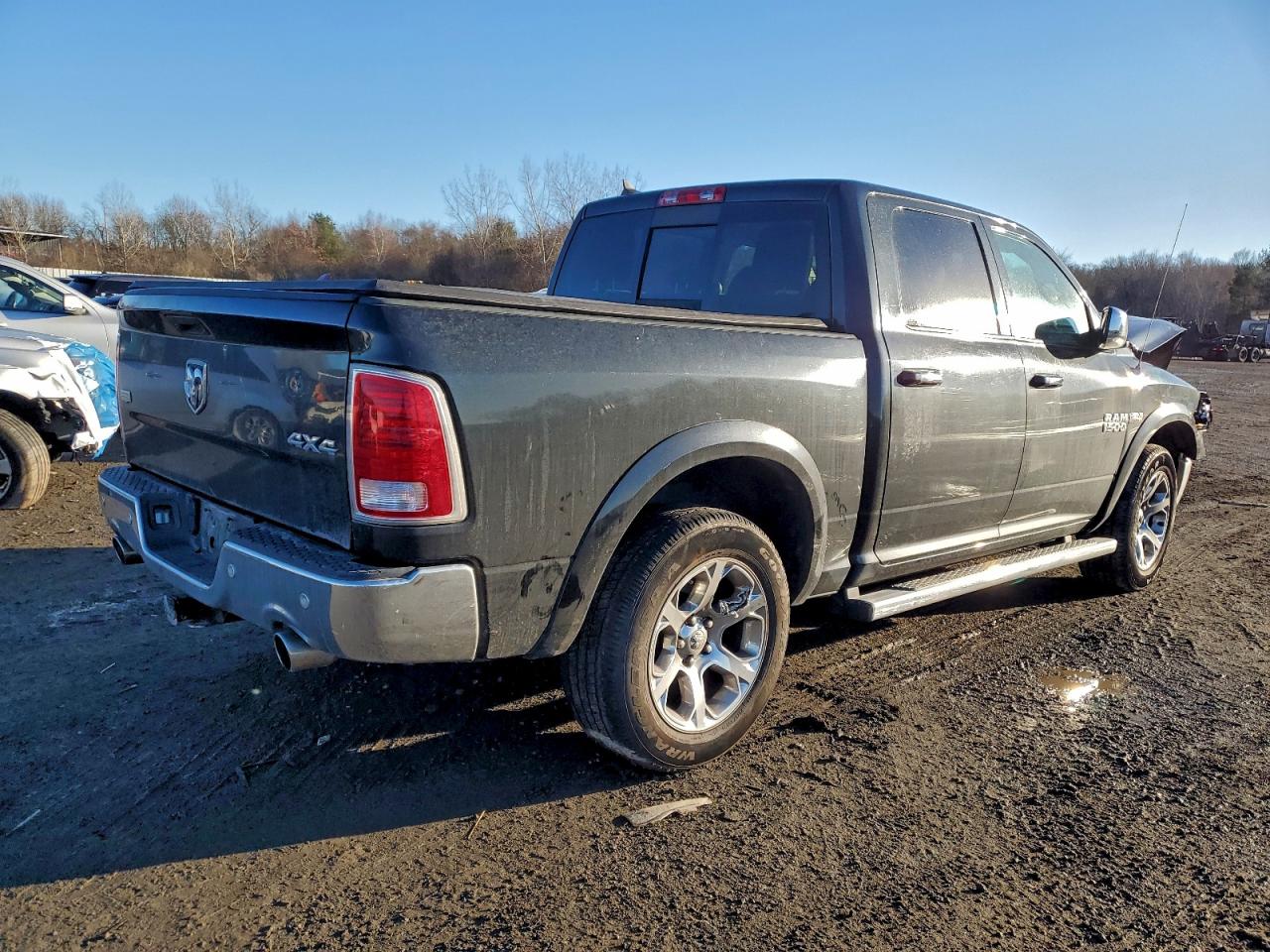 2017 RAM 1500 LARAMIE photo 3