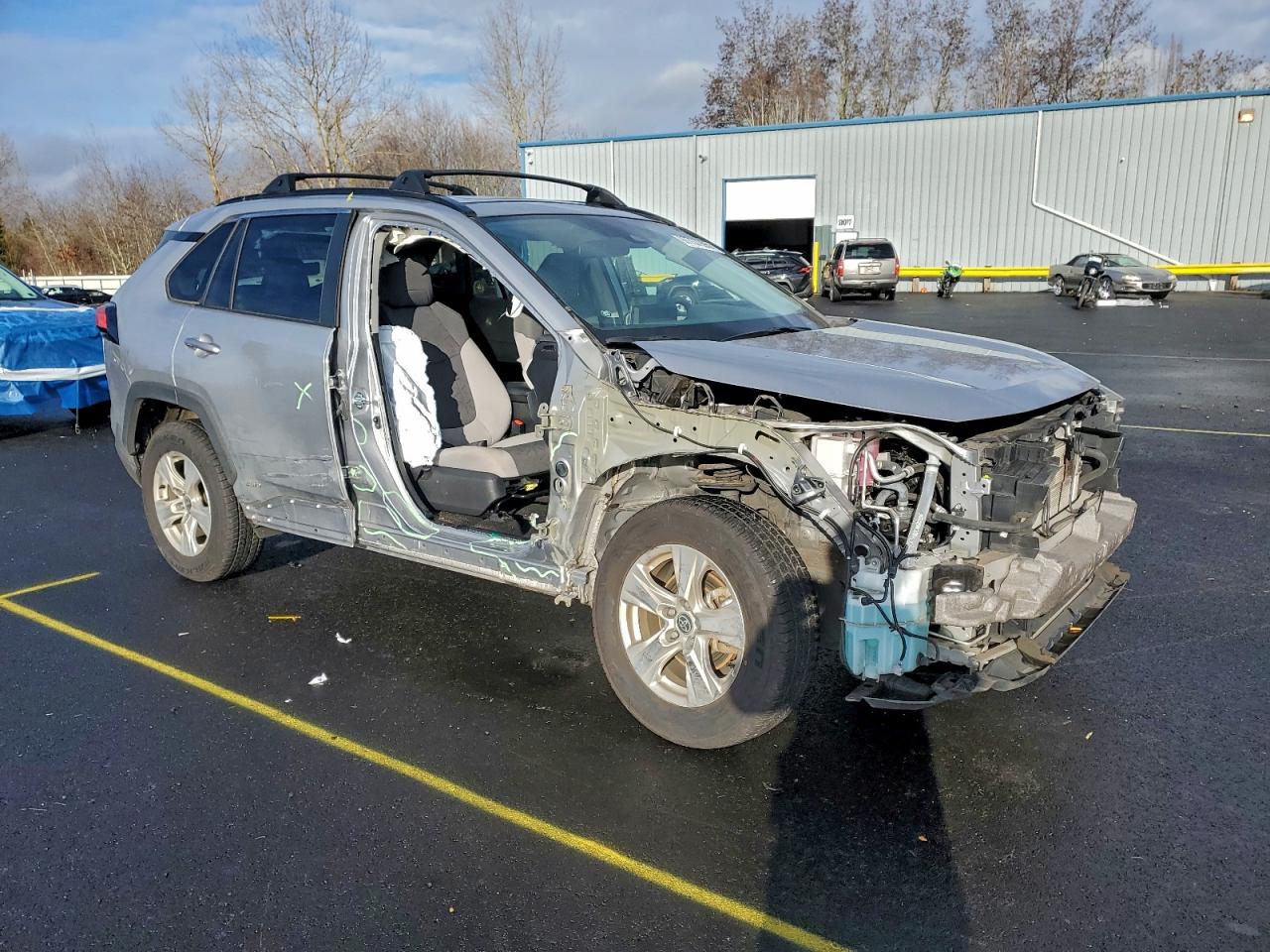 2021 TOYOTA RAV4 XLE photo 4