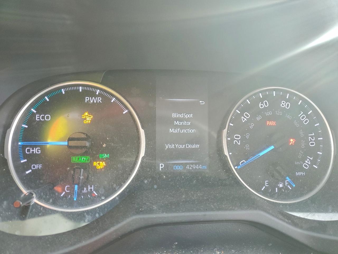 2021 TOYOTA RAV4 XLE photo 9
