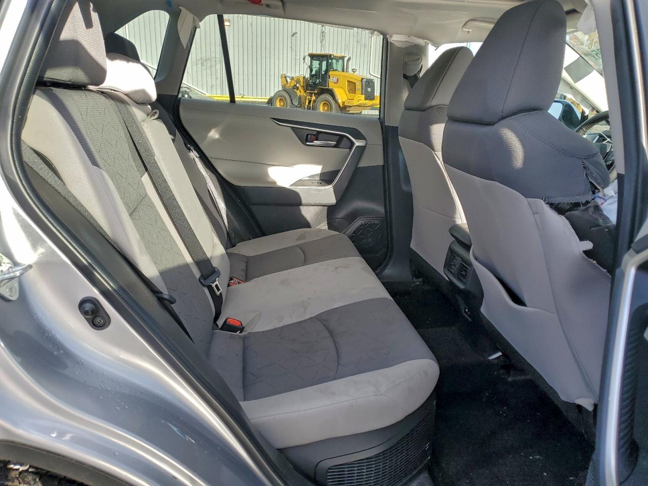 2021 TOYOTA RAV4 XLE photo 10