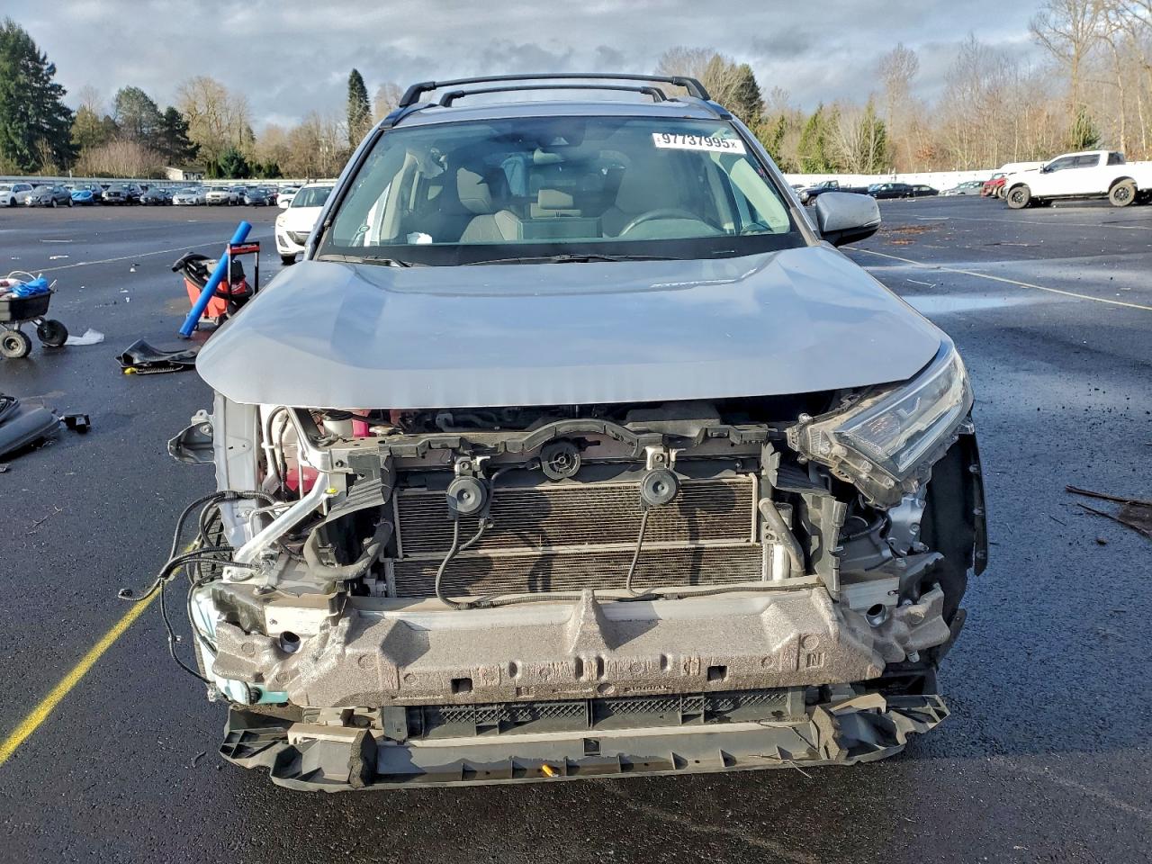 2021 TOYOTA RAV4 XLE photo 5