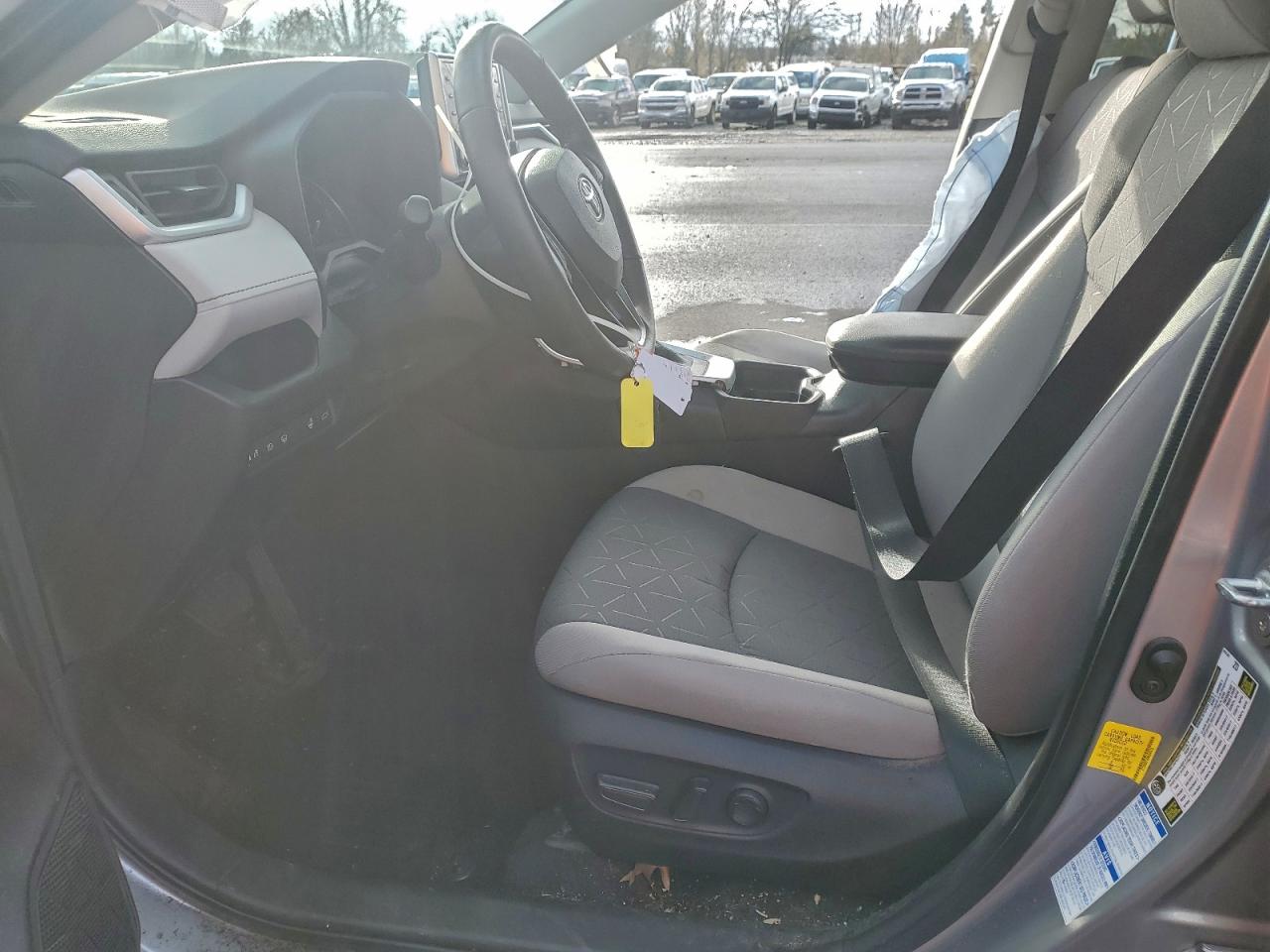 2021 TOYOTA RAV4 XLE photo 7