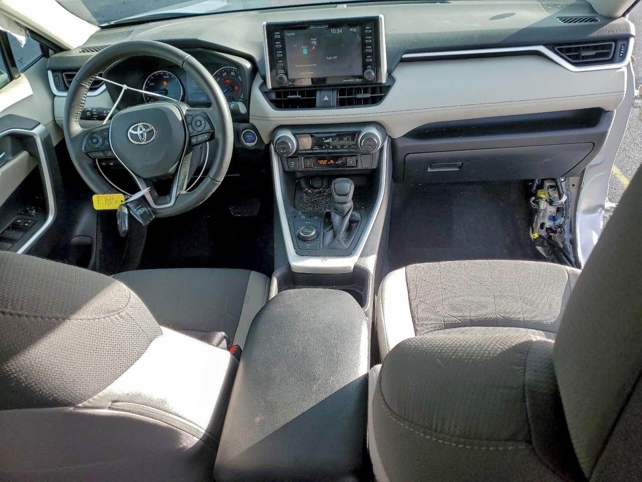 2021 TOYOTA RAV4 XLE photo 8