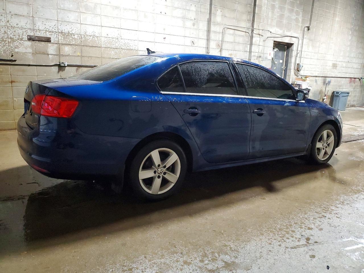 2013 VOLKSWAGEN JETTA TDI photo 3