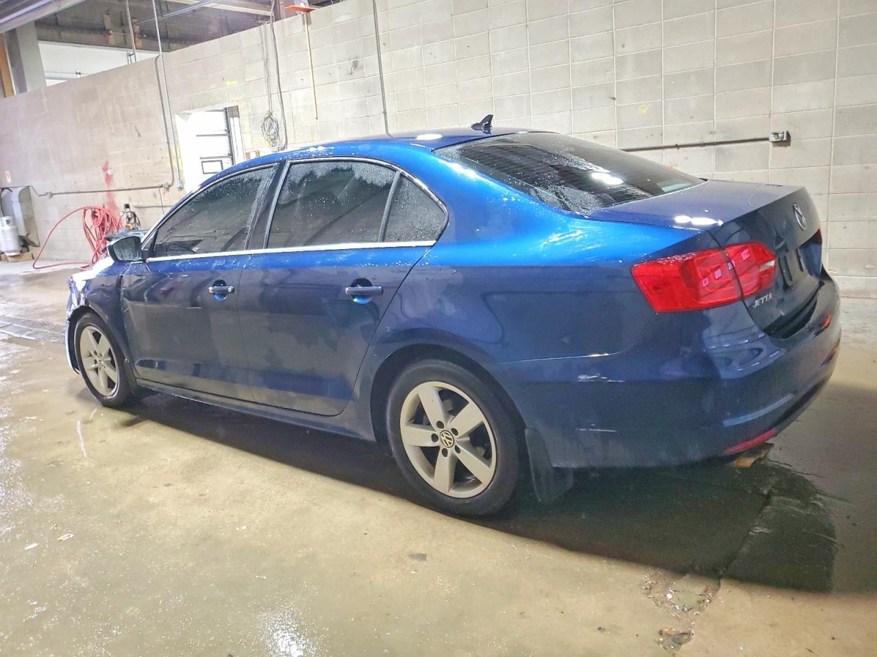 2013 VOLKSWAGEN JETTA TDI photo 2