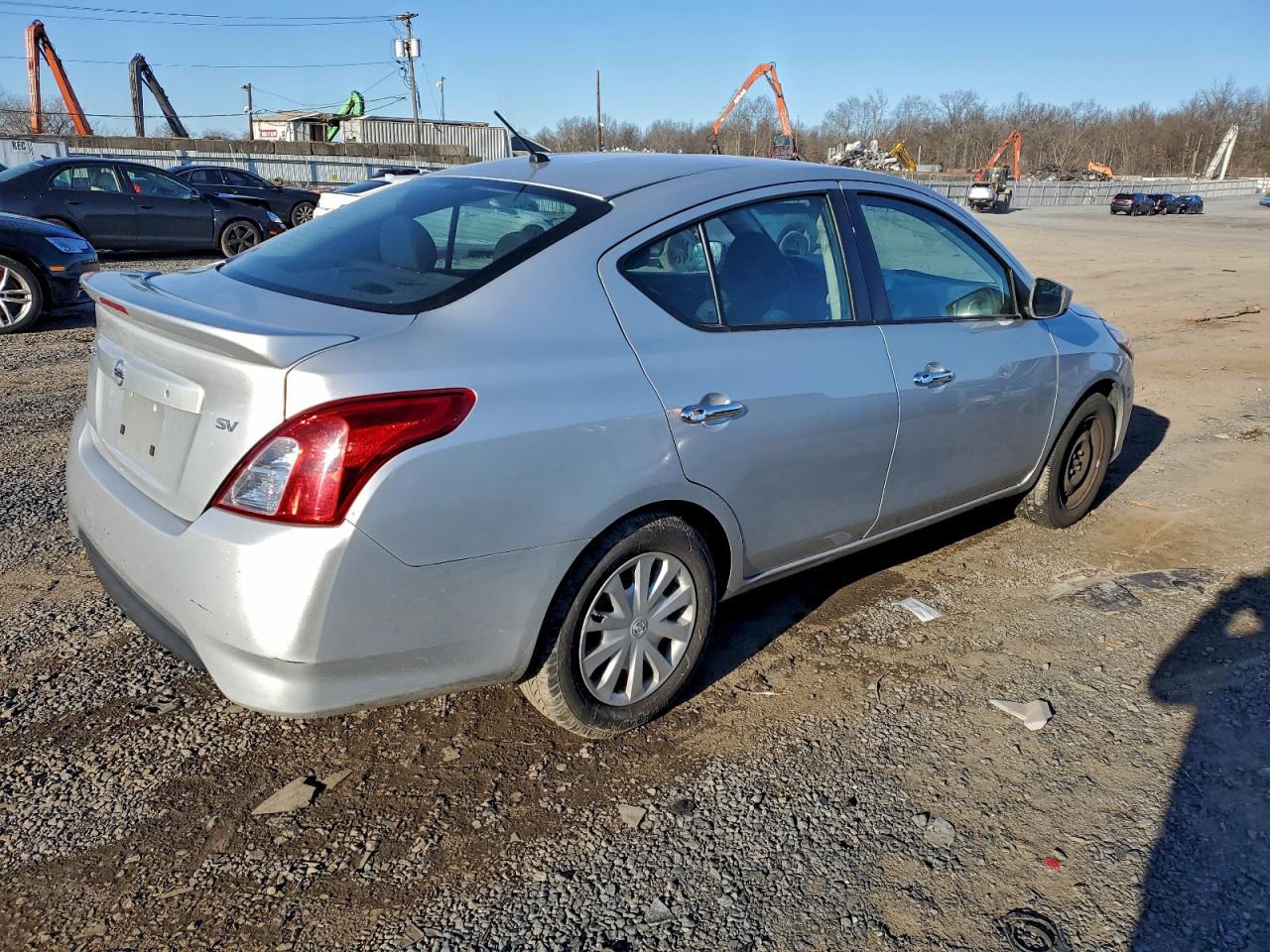 2018 NISSAN VERSA S photo 3