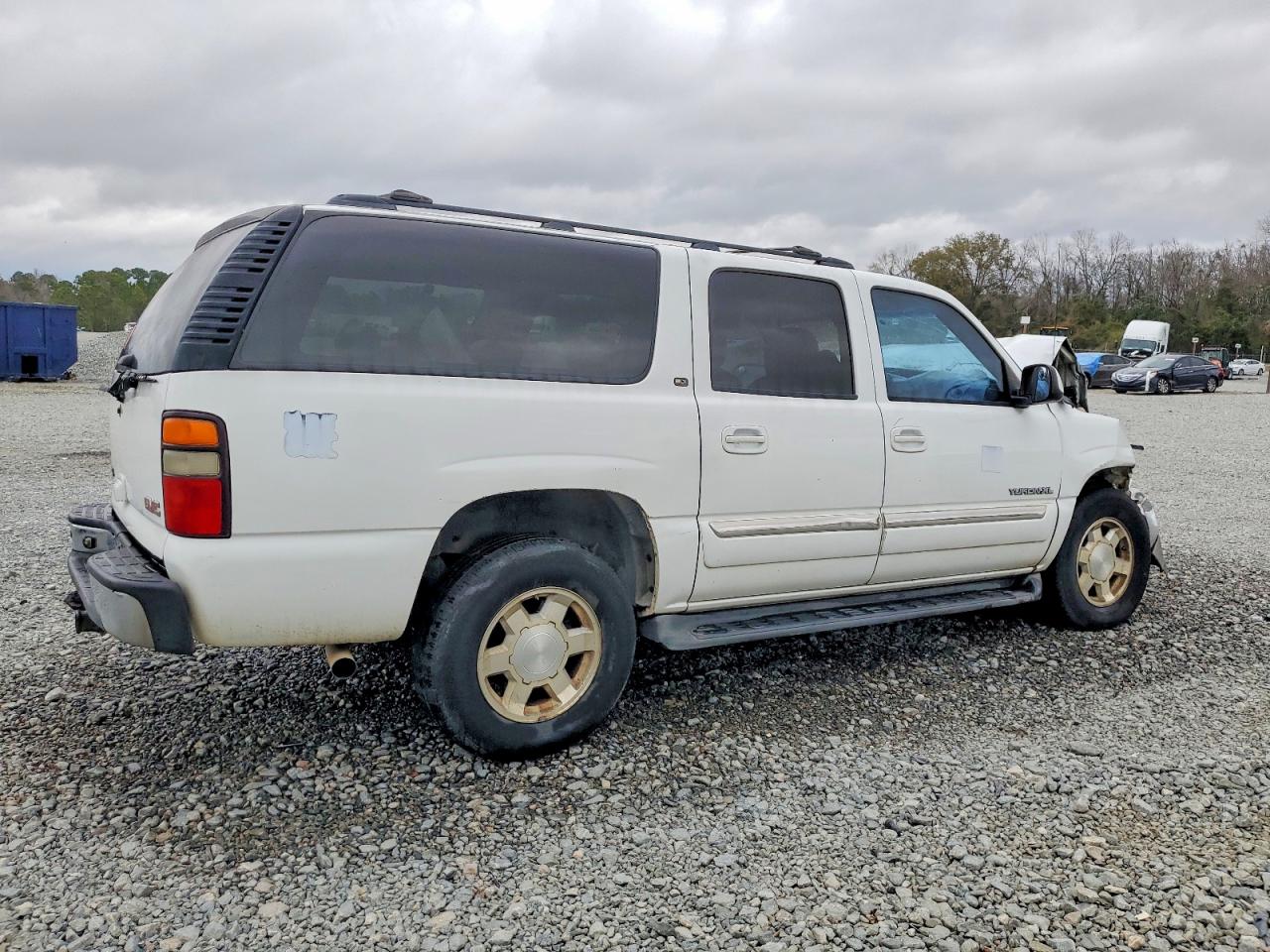 2005 GMC YUKON XL C1500 photo 5