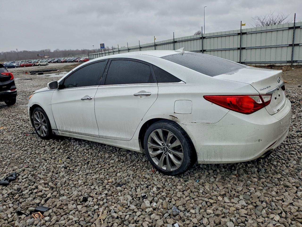 2013 HYUNDAI SONATA SE photo 2