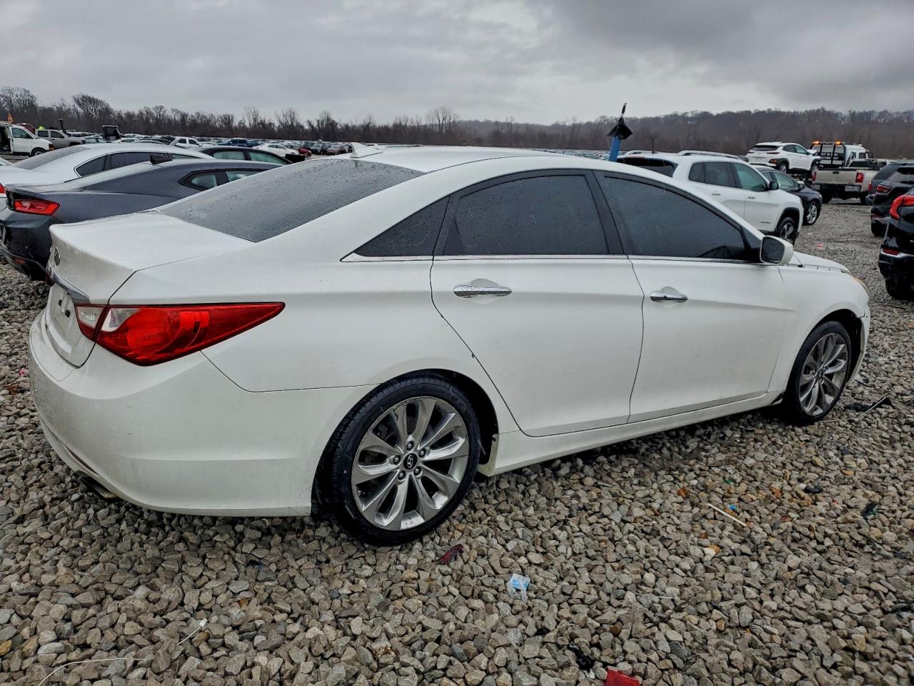 2013 HYUNDAI SONATA SE photo 3
