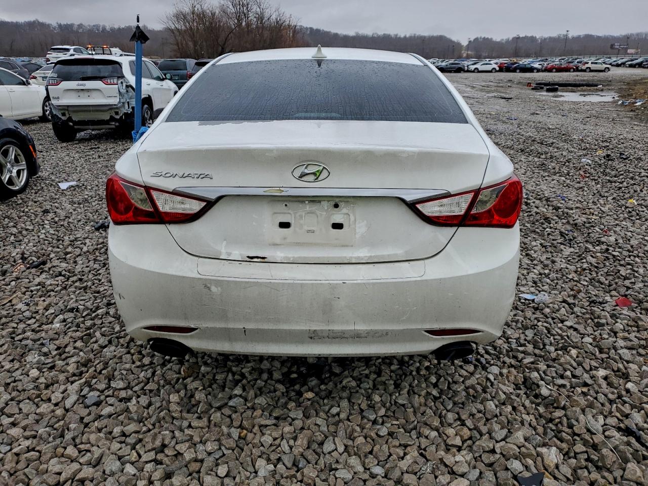 2013 HYUNDAI SONATA SE photo 6