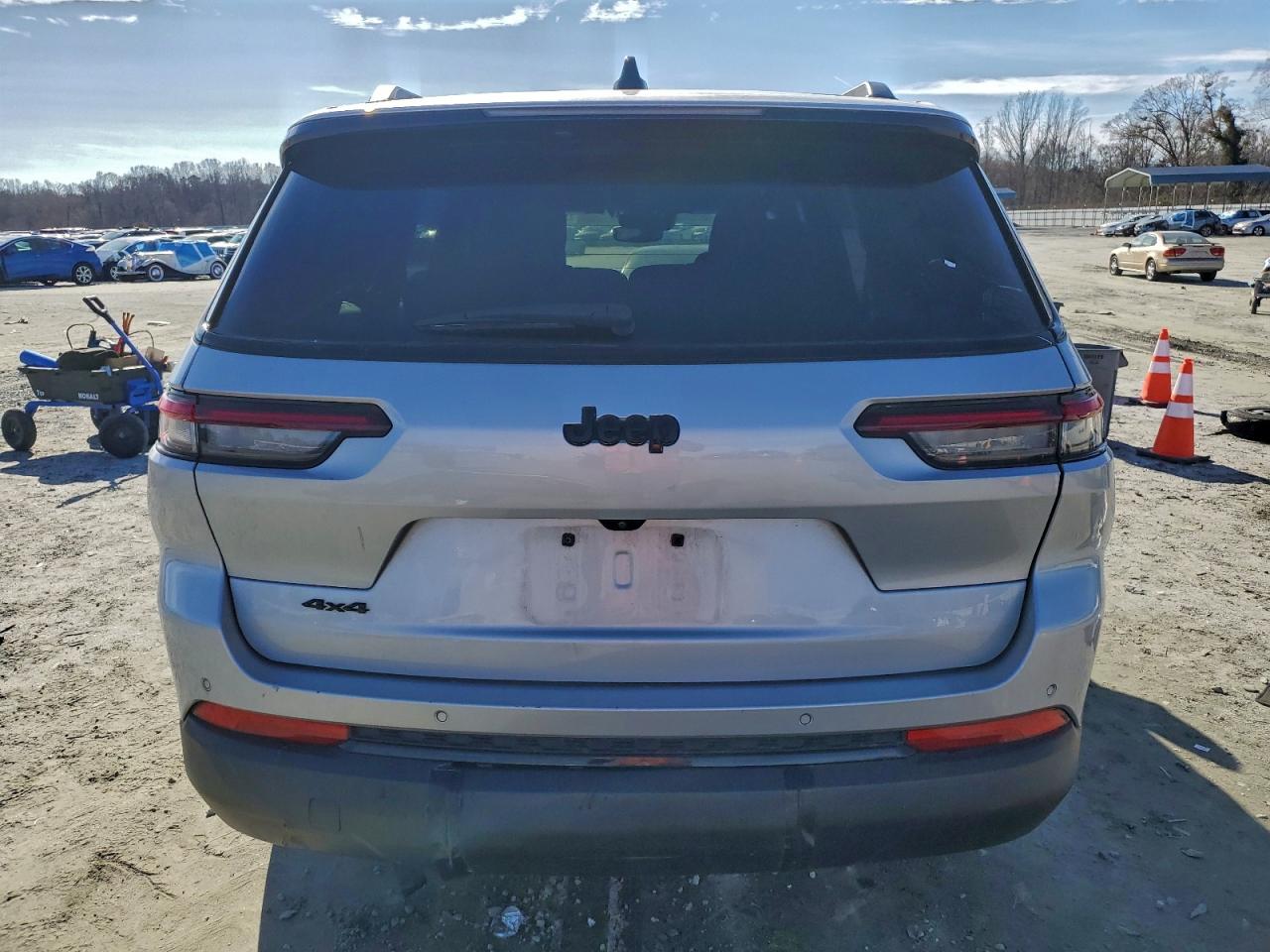 2023 JEEP GRAND CHEROKEE L LAREDO photo 6
