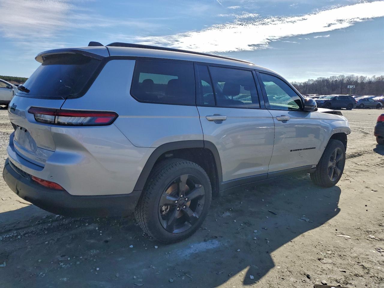 2023 JEEP GRAND CHEROKEE L LAREDO photo 3
