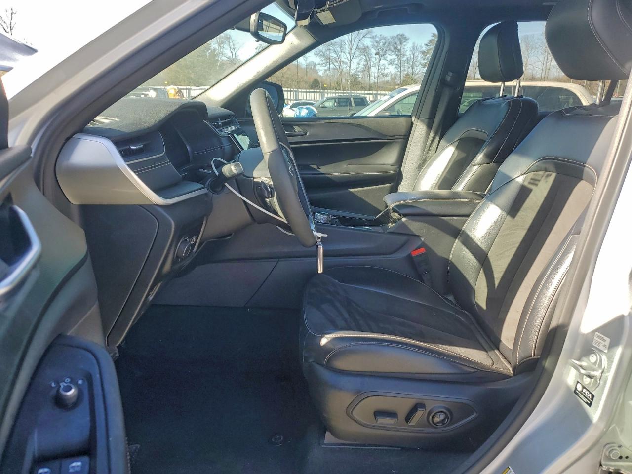 2023 JEEP GRAND CHEROKEE L LAREDO photo 7