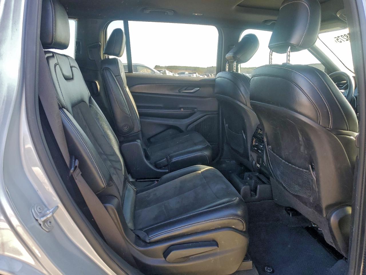 2023 JEEP GRAND CHEROKEE L LAREDO photo 11
