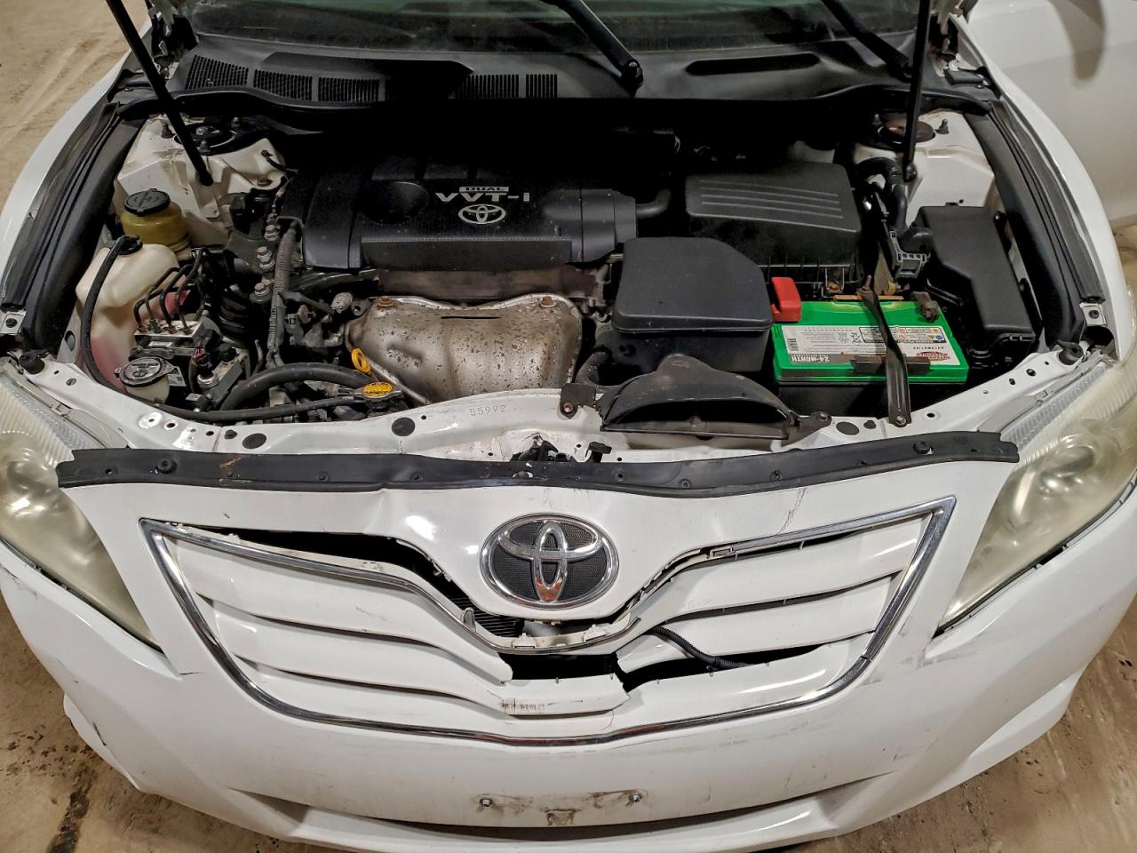 2010 TOYOTA CAMRY BASE photo 11