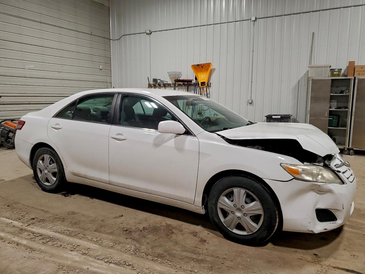 2010 TOYOTA CAMRY BASE photo 4