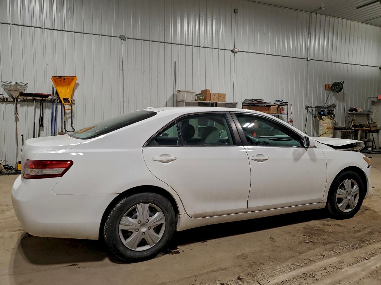 2010 TOYOTA CAMRY BASE photo 3