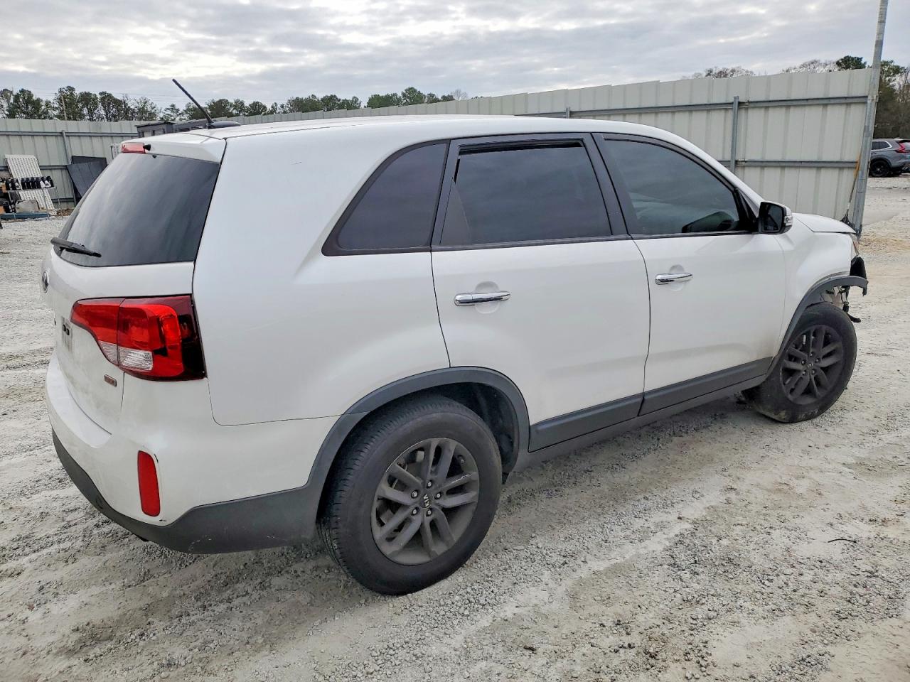 2014 KIA SORENTO LX photo 3