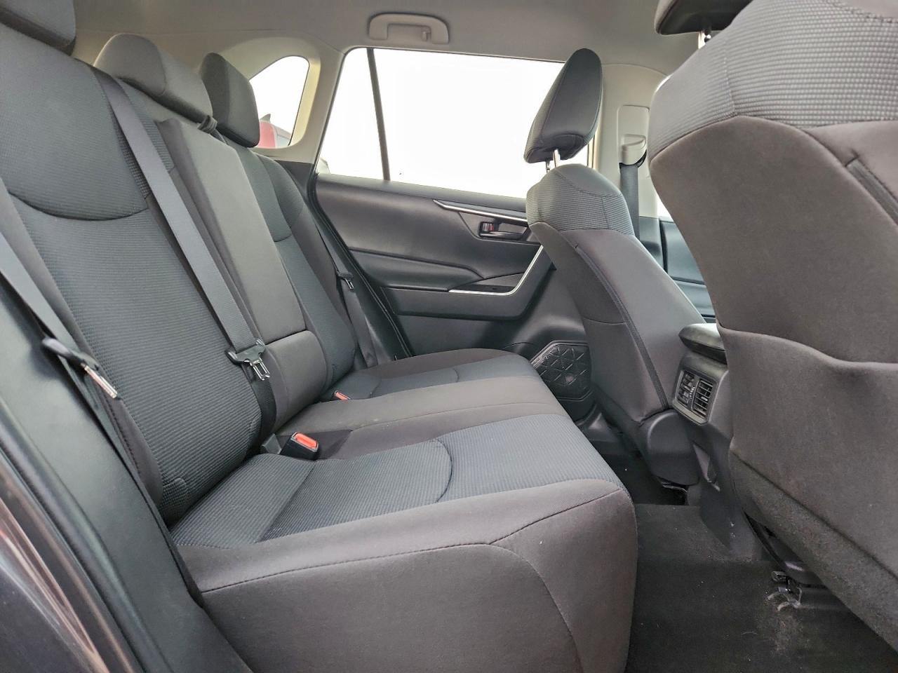 2022 TOYOTA RAV4 LE photo 19