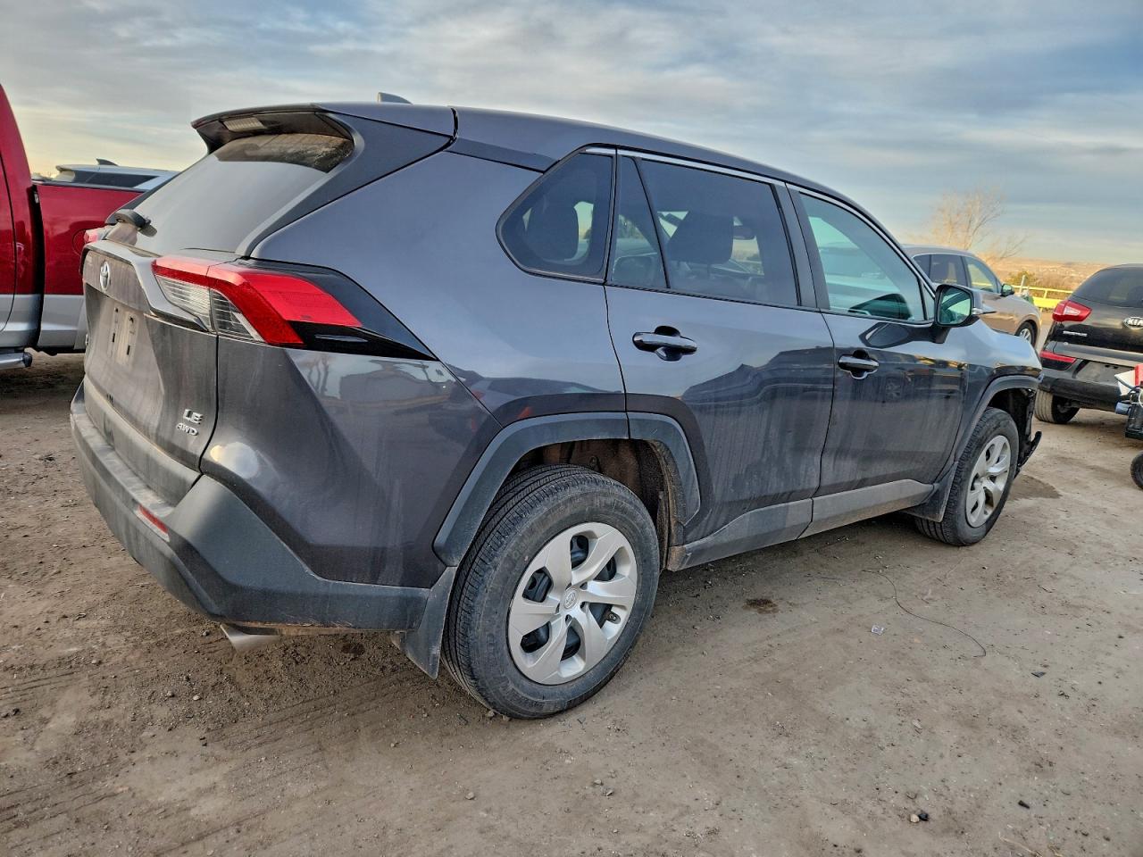 2022 TOYOTA RAV4 LE photo 5