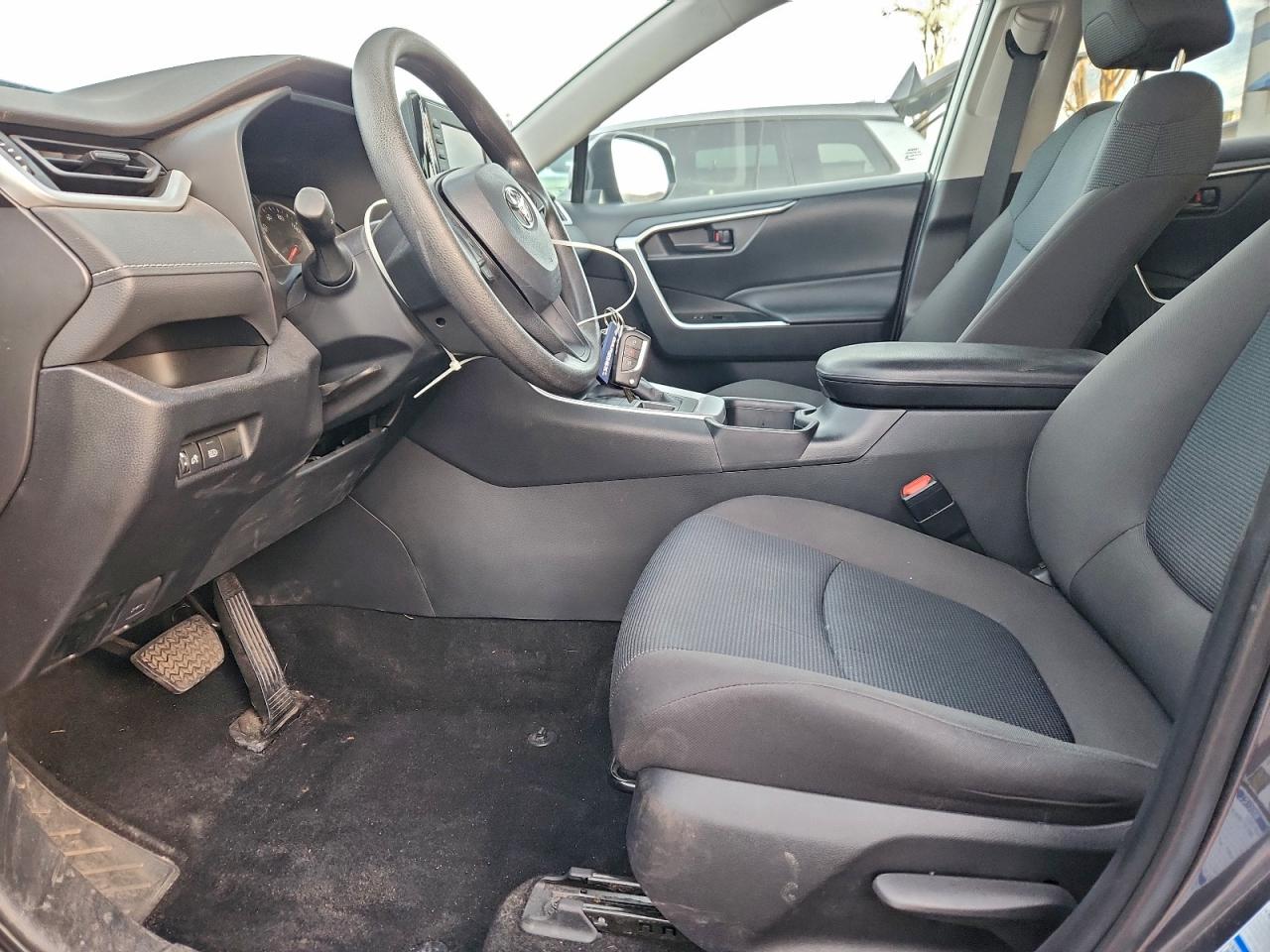 2022 TOYOTA RAV4 LE photo 13