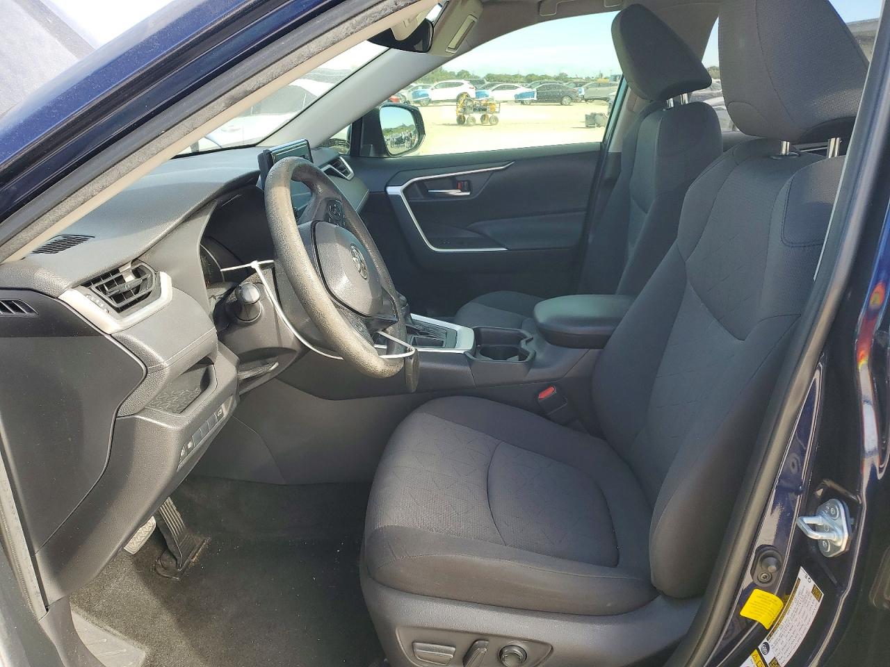2019 TOYOTA RAV4 XLE photo 7