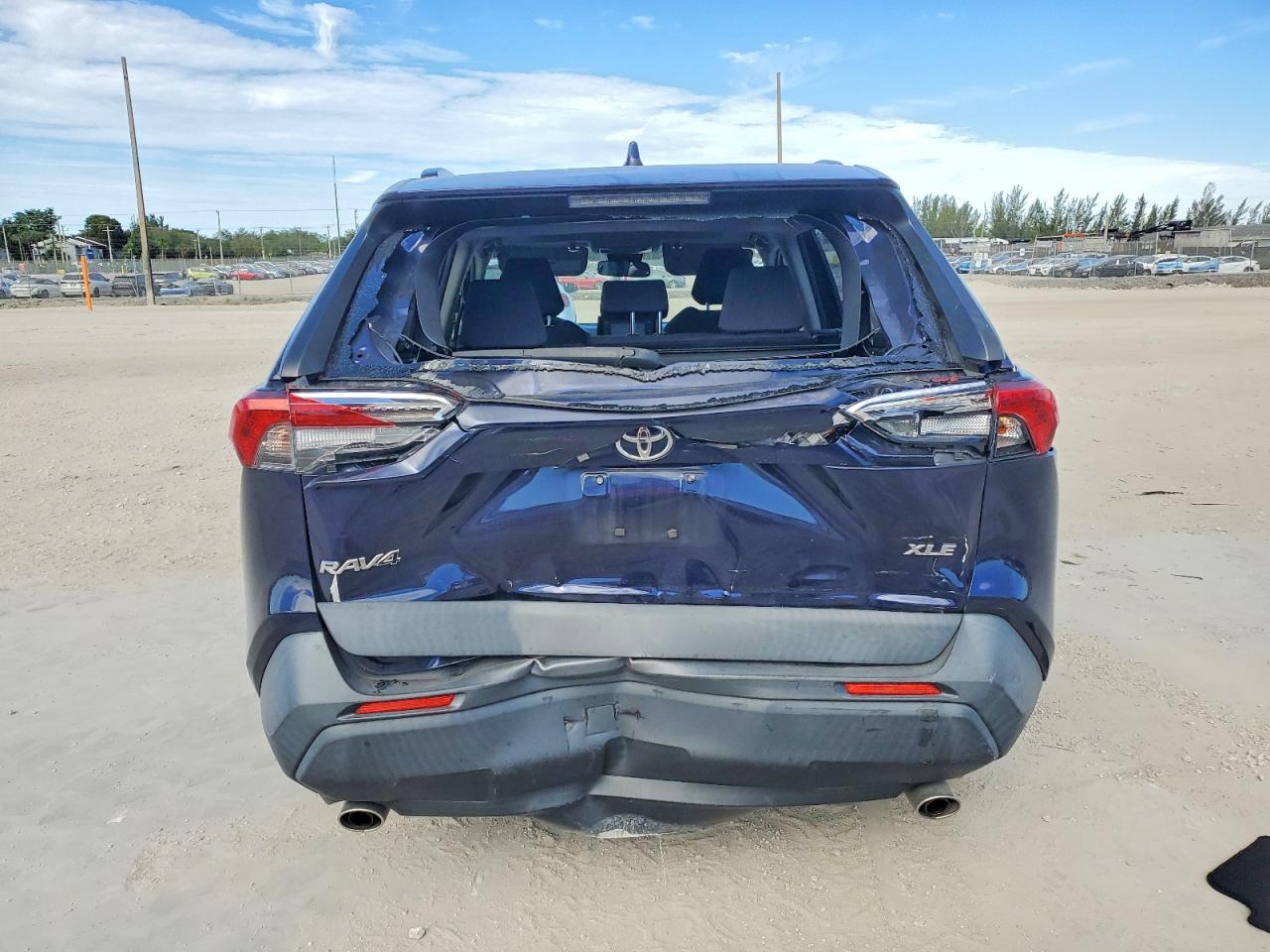 2019 TOYOTA RAV4 XLE photo 6