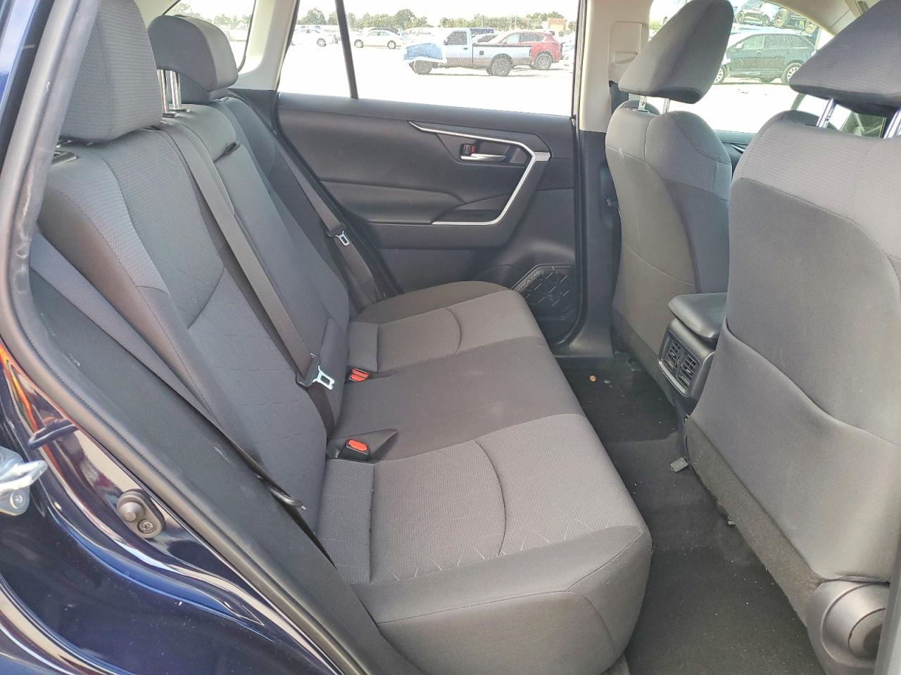 2019 TOYOTA RAV4 XLE photo 10