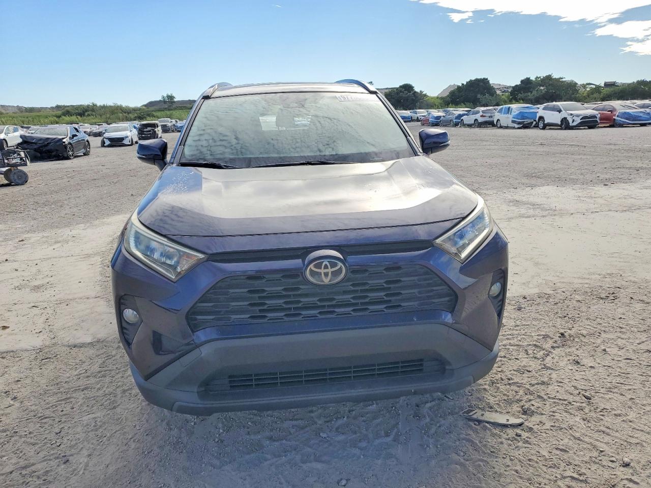 2019 TOYOTA RAV4 XLE photo 5