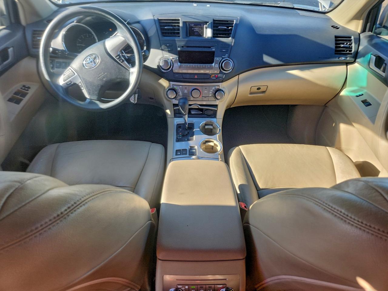 2012 TOYOTA HIGHLANDER BASE photo 8