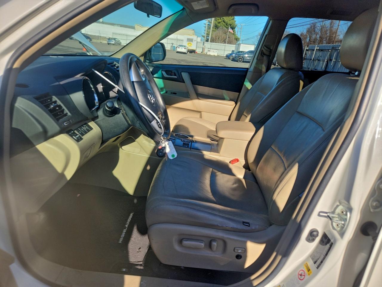 2012 TOYOTA HIGHLANDER BASE photo 7