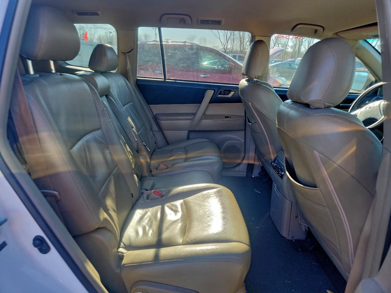2012 TOYOTA HIGHLANDER BASE photo 11