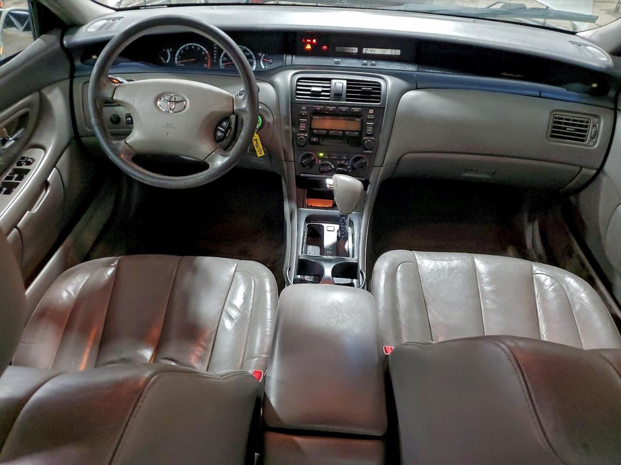 2002 TOYOTA AVALON XL photo 8