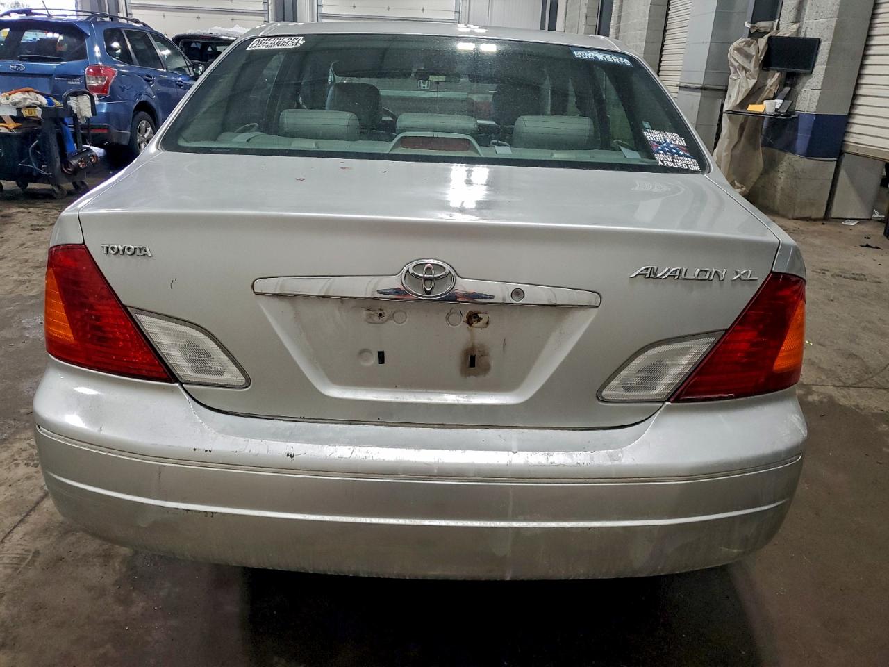 2002 TOYOTA AVALON XL photo 6