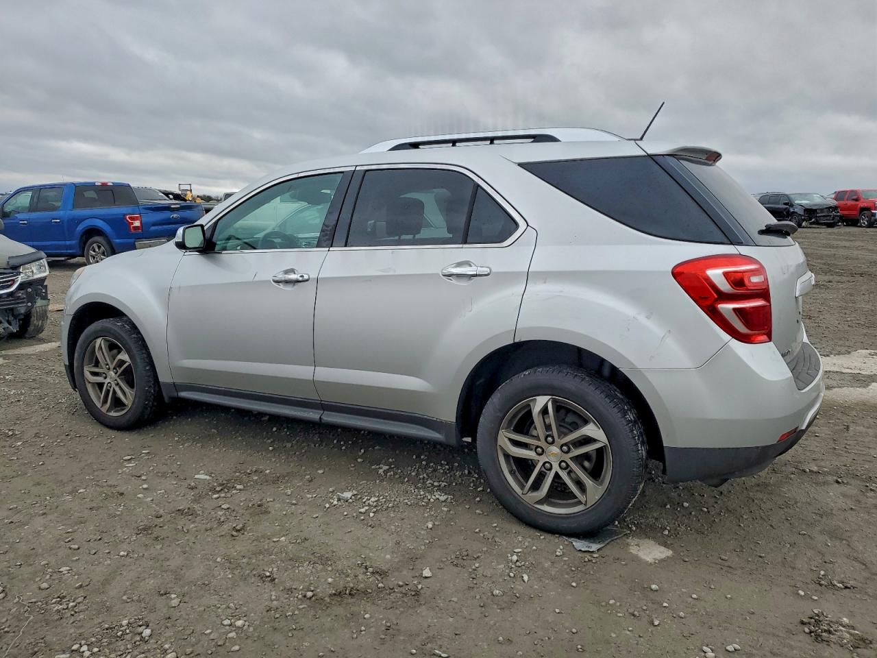 2017 CHEVROLET EQUINOX PREMIER photo 2