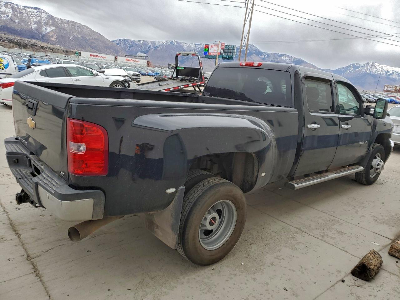 2014 CHEVROLET SILVERADO K3500 LTZ photo 3