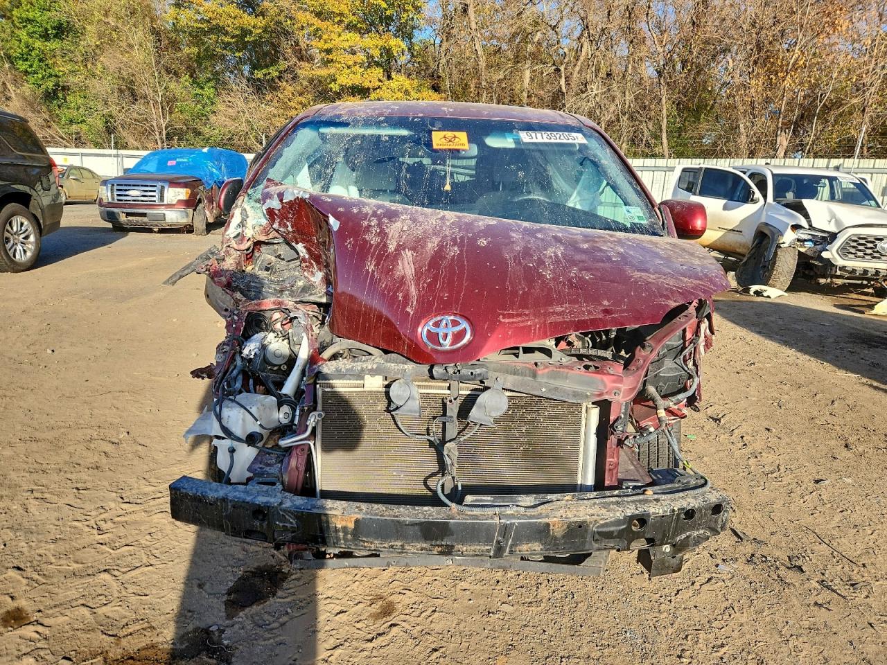 2017 TOYOTA SIENNA LE photo 5