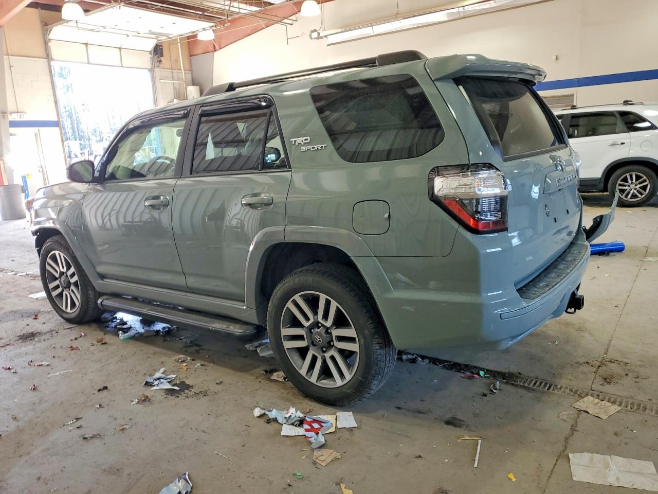 2022 TOYOTA 4RUNNER SR5 PREMIUM photo 2
