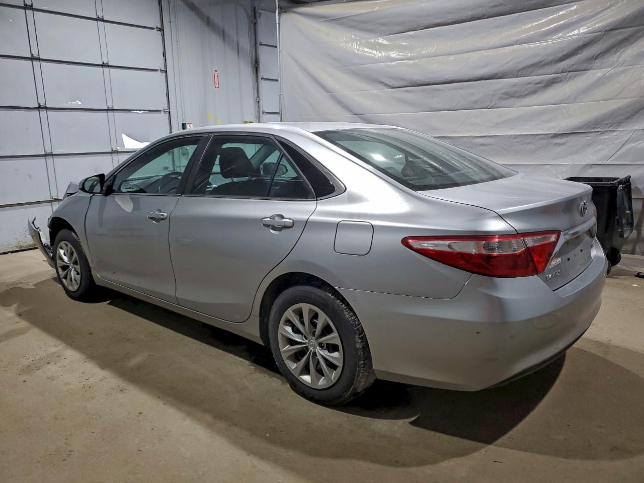 2017 TOYOTA CAMRY LE photo 4