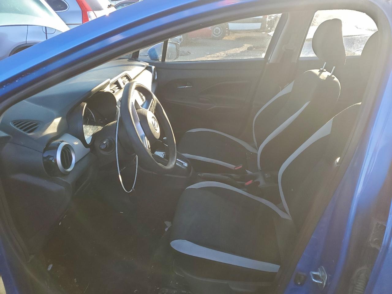 2020 NISSAN VERSA SV photo 13