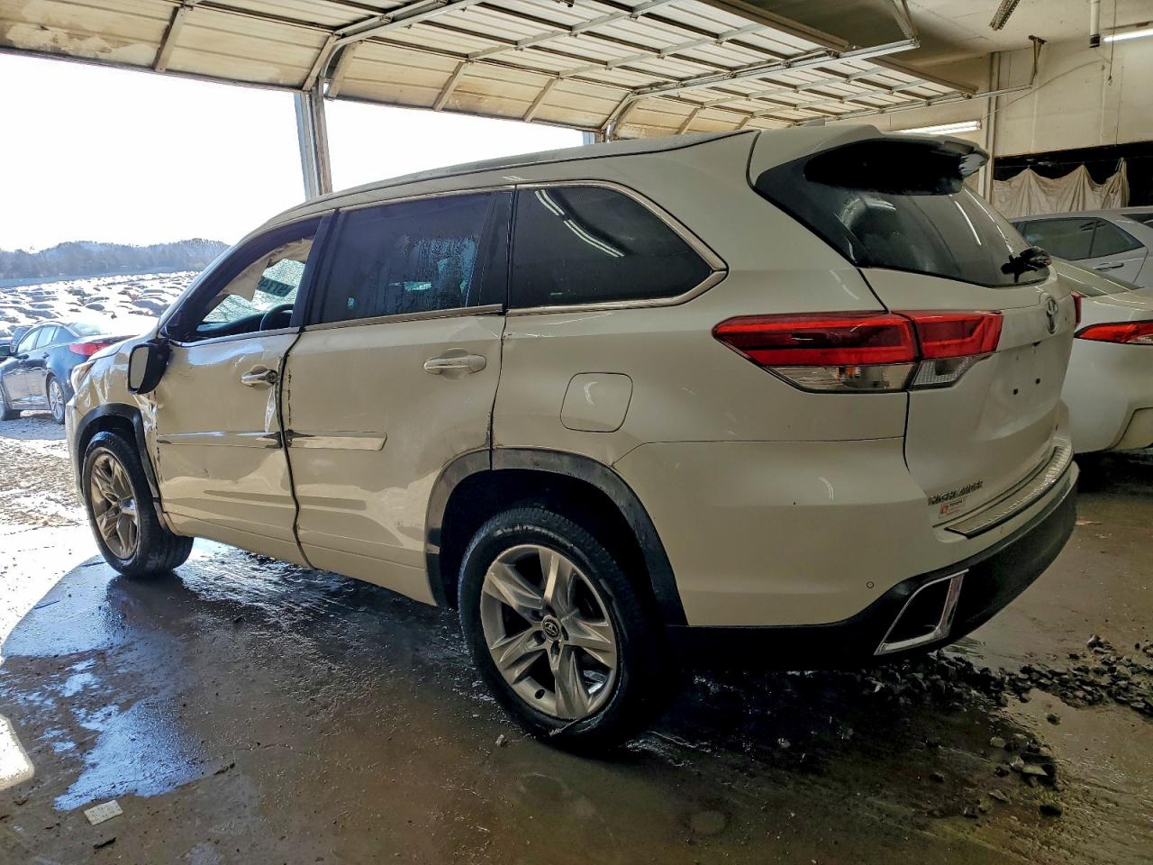 2018 TOYOTA HIGHLANDER LIMITED photo 2