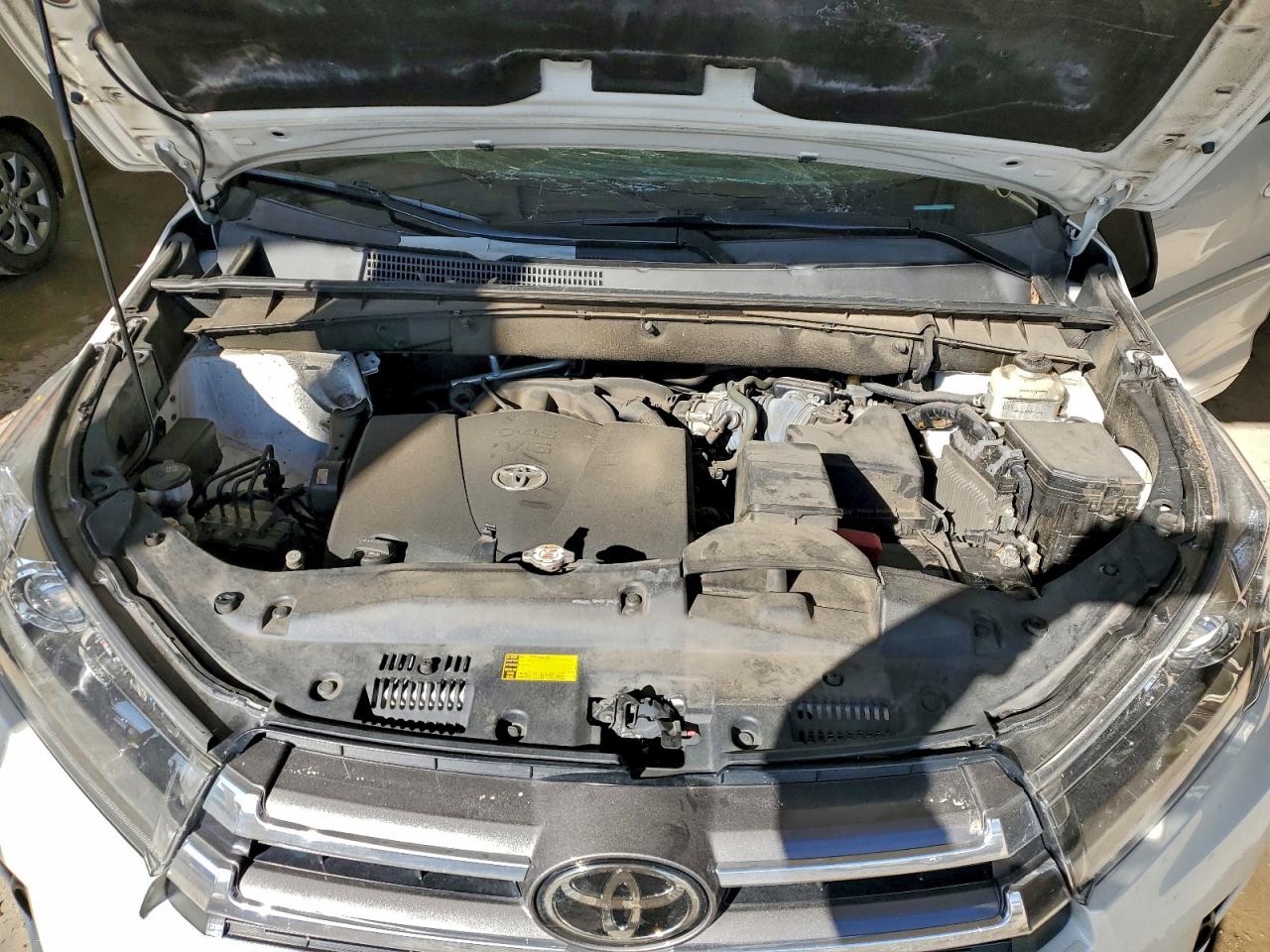 2018 TOYOTA HIGHLANDER LIMITED photo 12