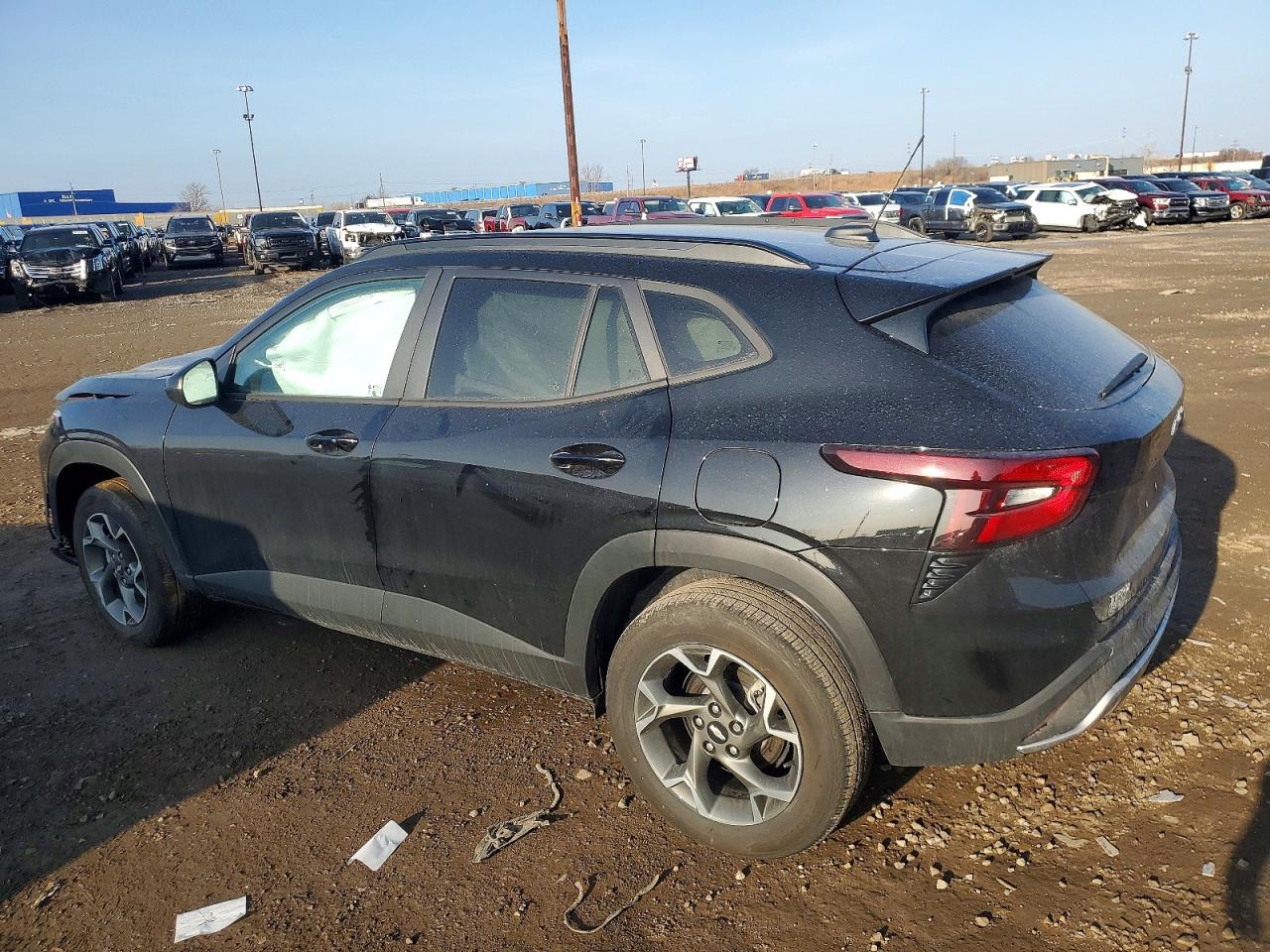 2025 CHEVROLET TRAX 1LT photo 2