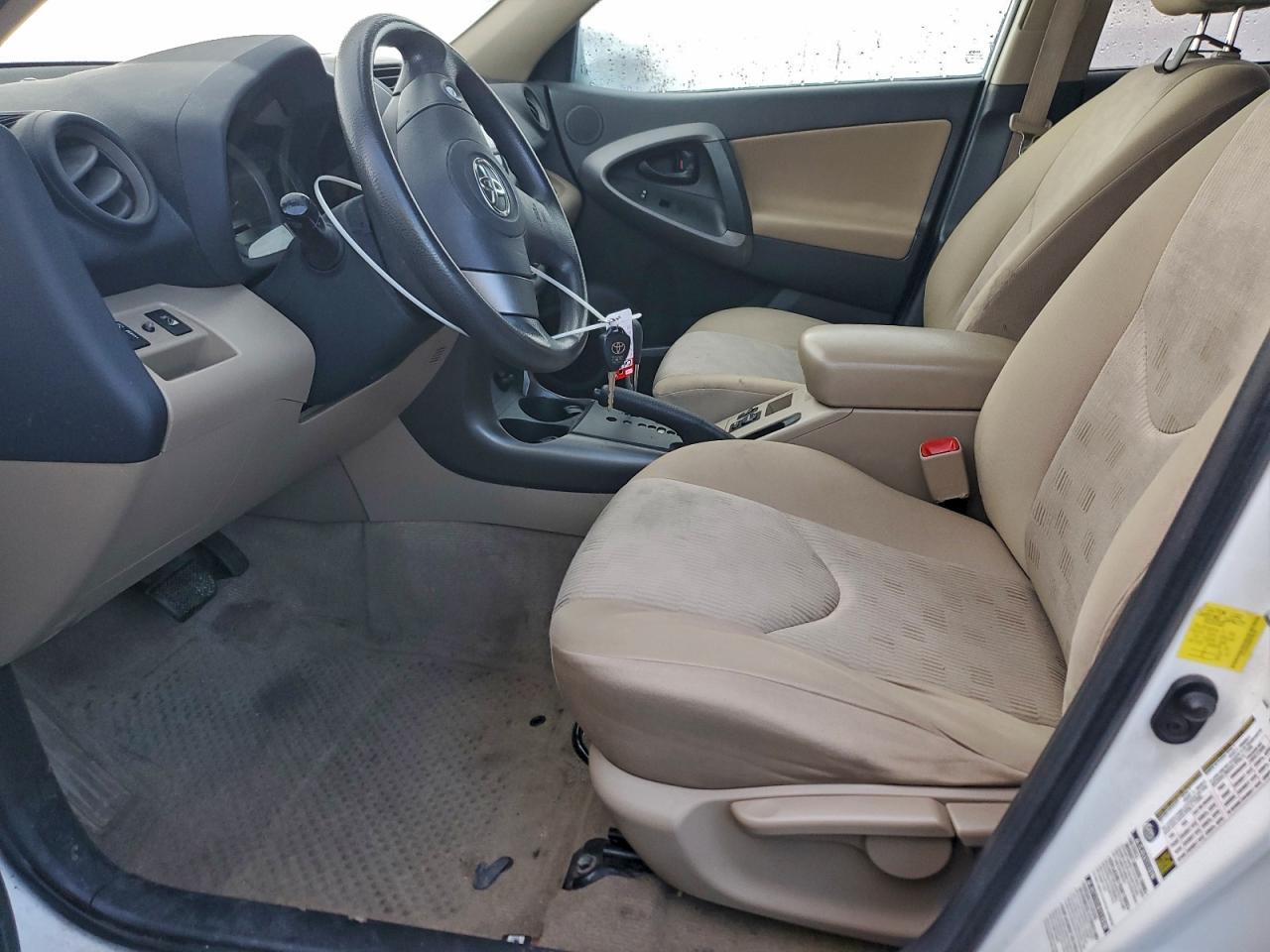 2011 TOYOTA RAV4 photo 7