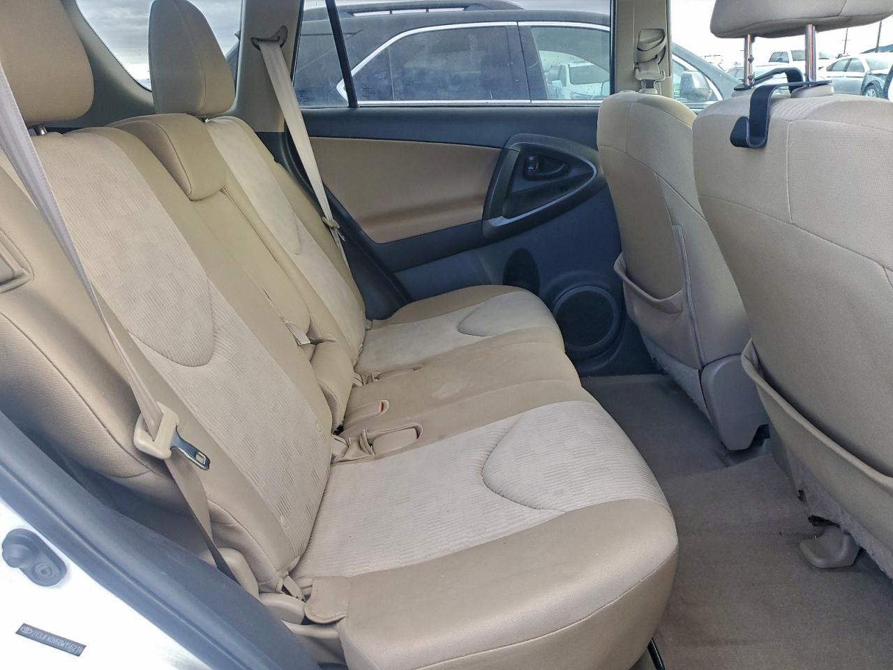 2011 TOYOTA RAV4 photo 10