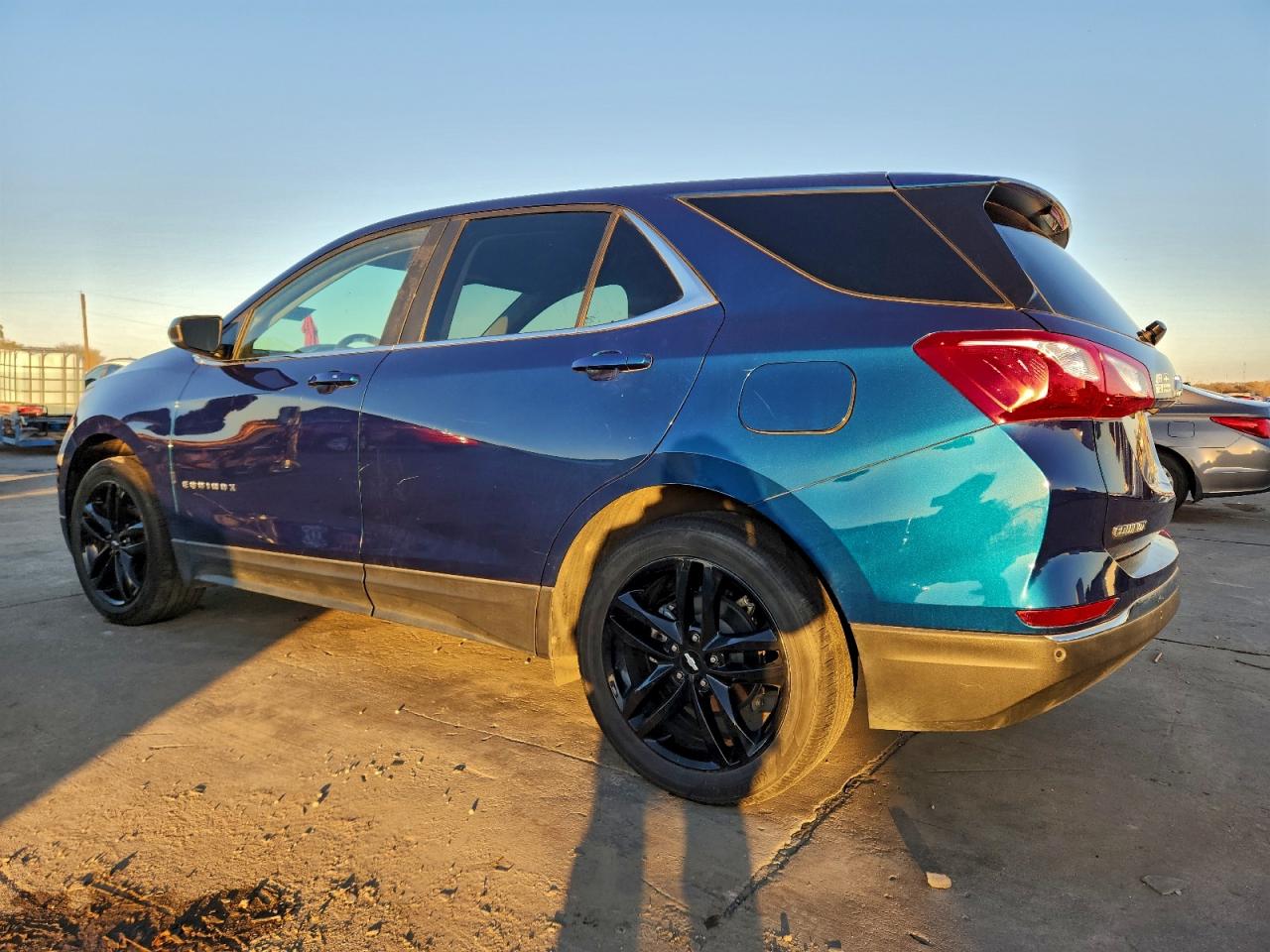 2021 CHEVROLET EQUINOX LT photo 2