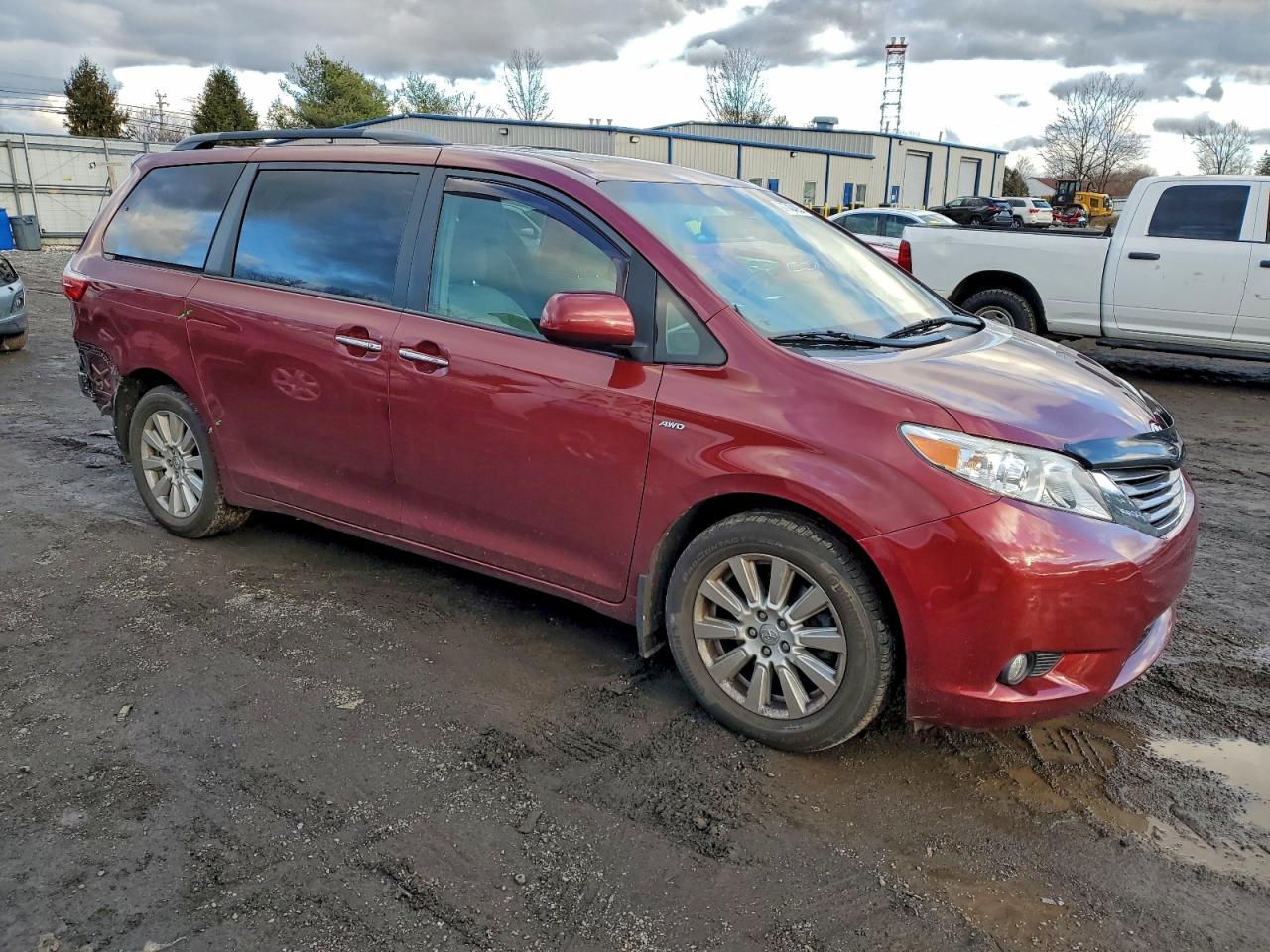 2017 TOYOTA SIENNA XLE photo 4